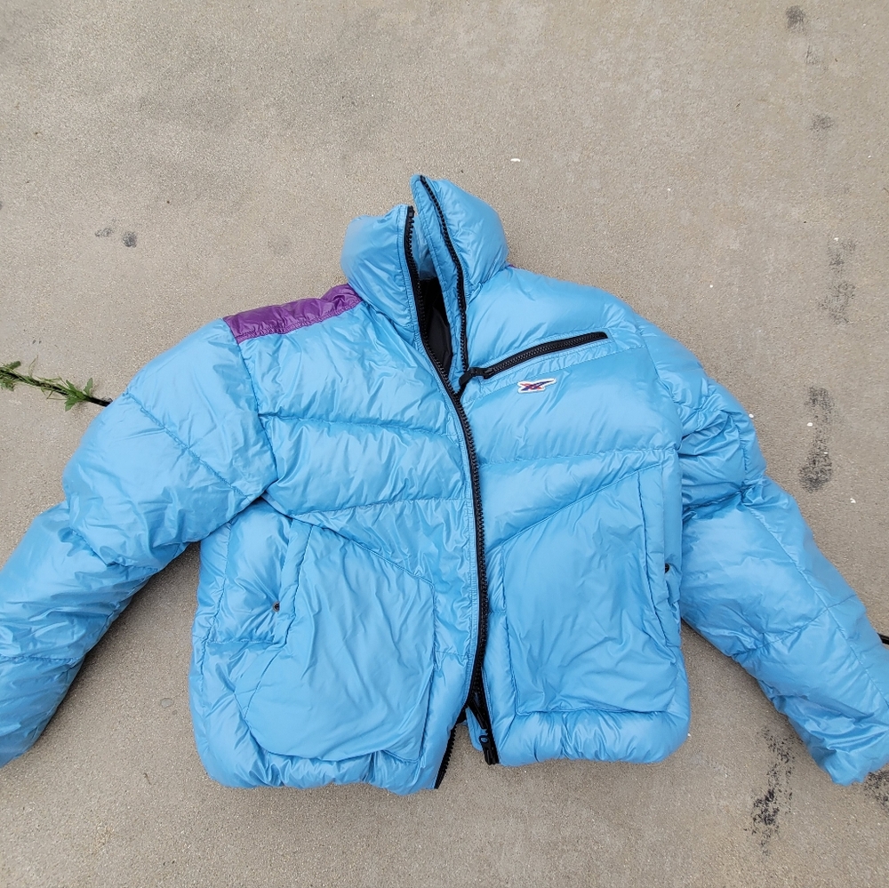 SAMPLE Asics ONITSUKA TIGER DOWN JACKET Light Blue Puffer Jacket with Purple - Picture 2 of 9